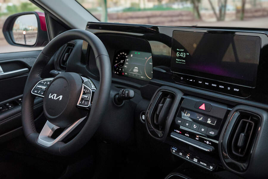 Digital Touchscreen  with 10.25″ color LCD