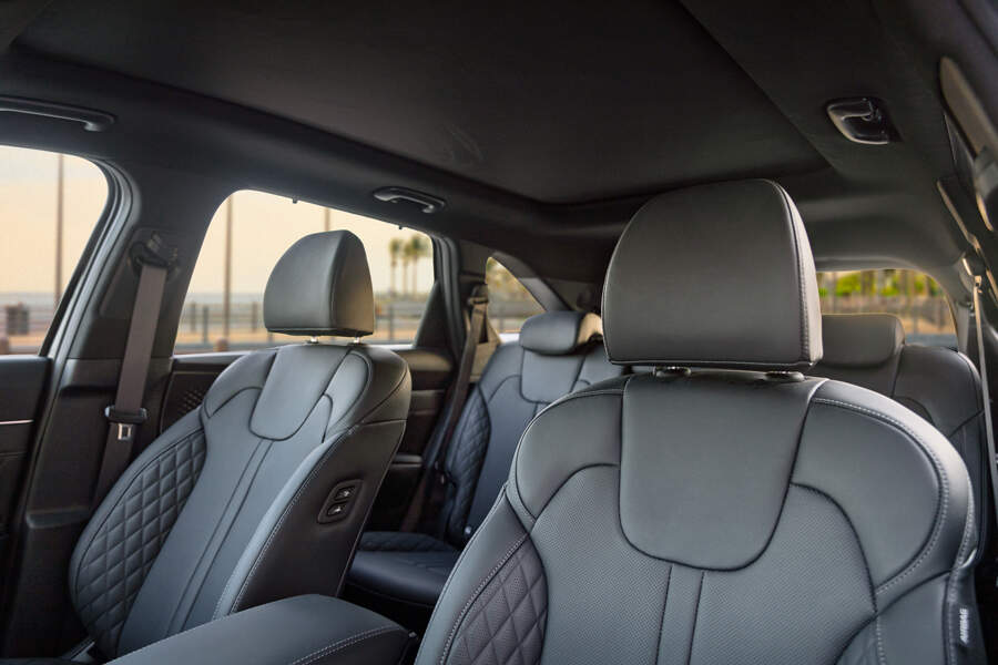 1st-row relaxation comfort seats